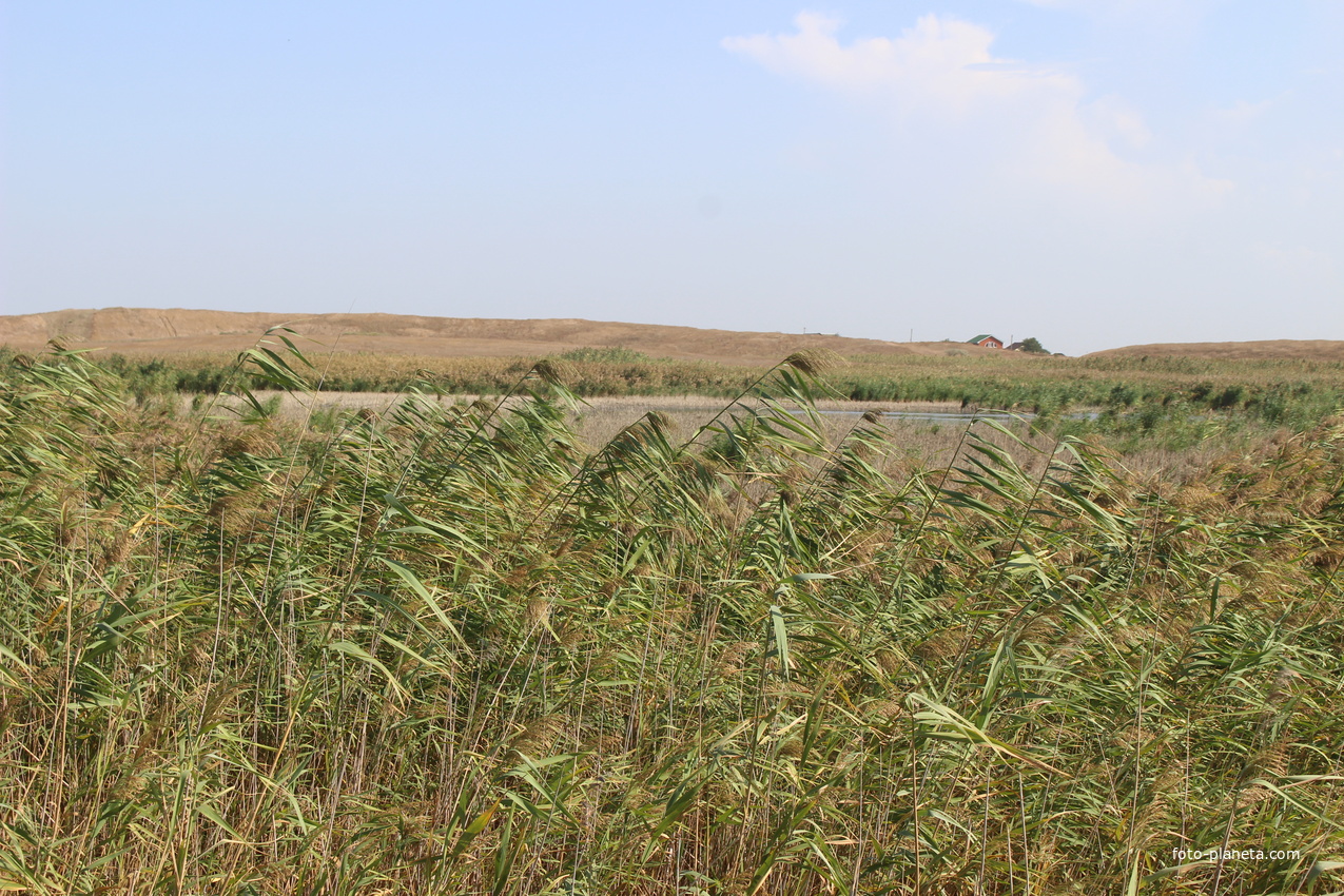 Озеро и грязевой вулкан Миска.