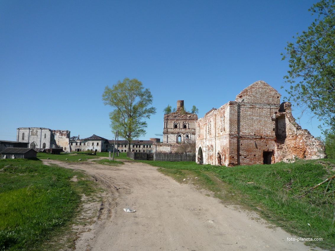 Краснохолмский Антониев монастырь. Основан в 15 веке. 2011 г.