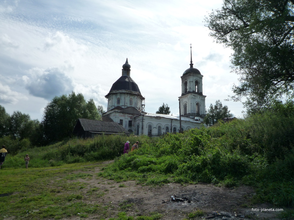 Село Поречье. Церковь Святой Троицы. 2009 г.