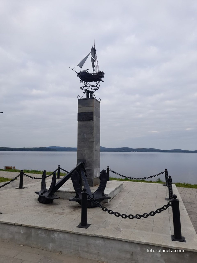 Памятник во славу флота России