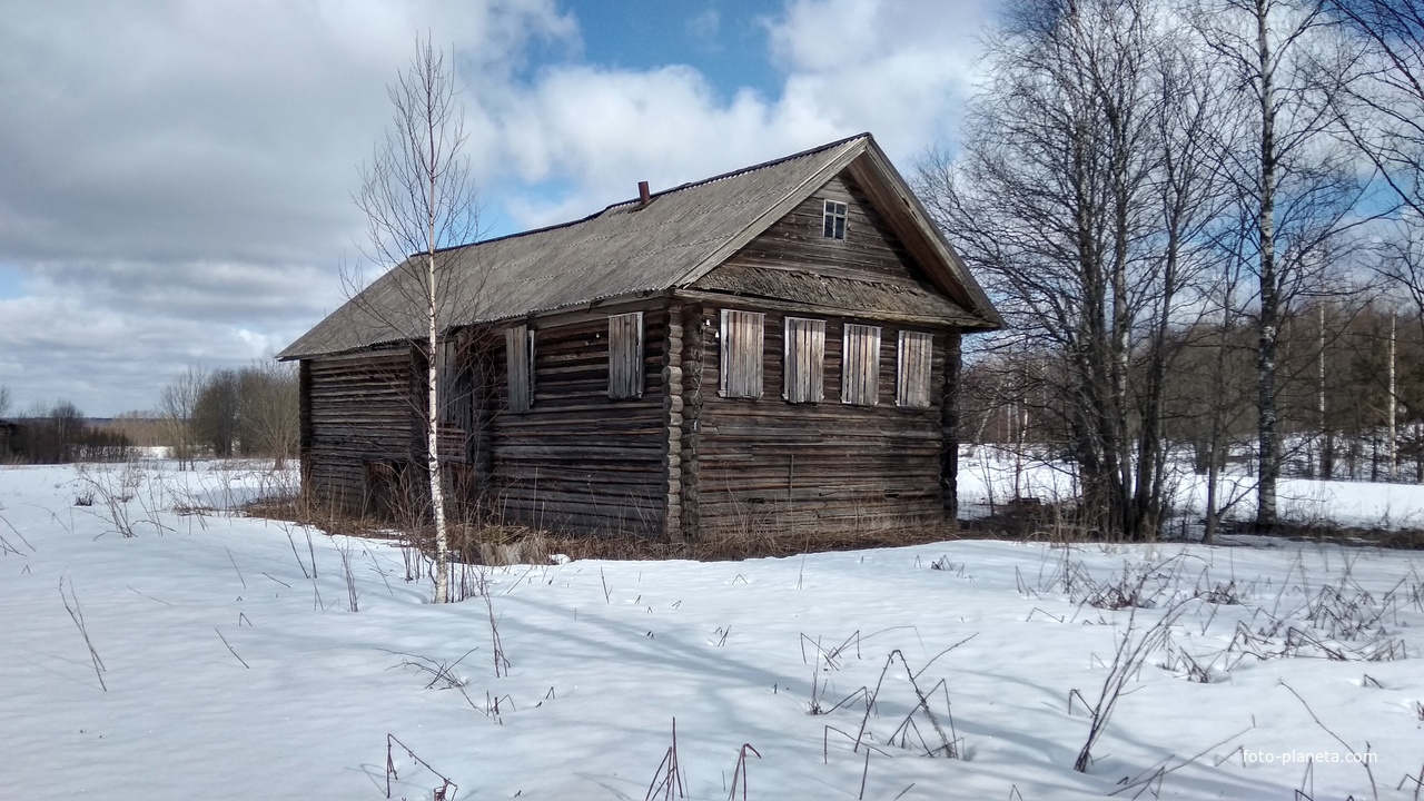 Заброшенный жилой дом №1 в д. Курьяновская