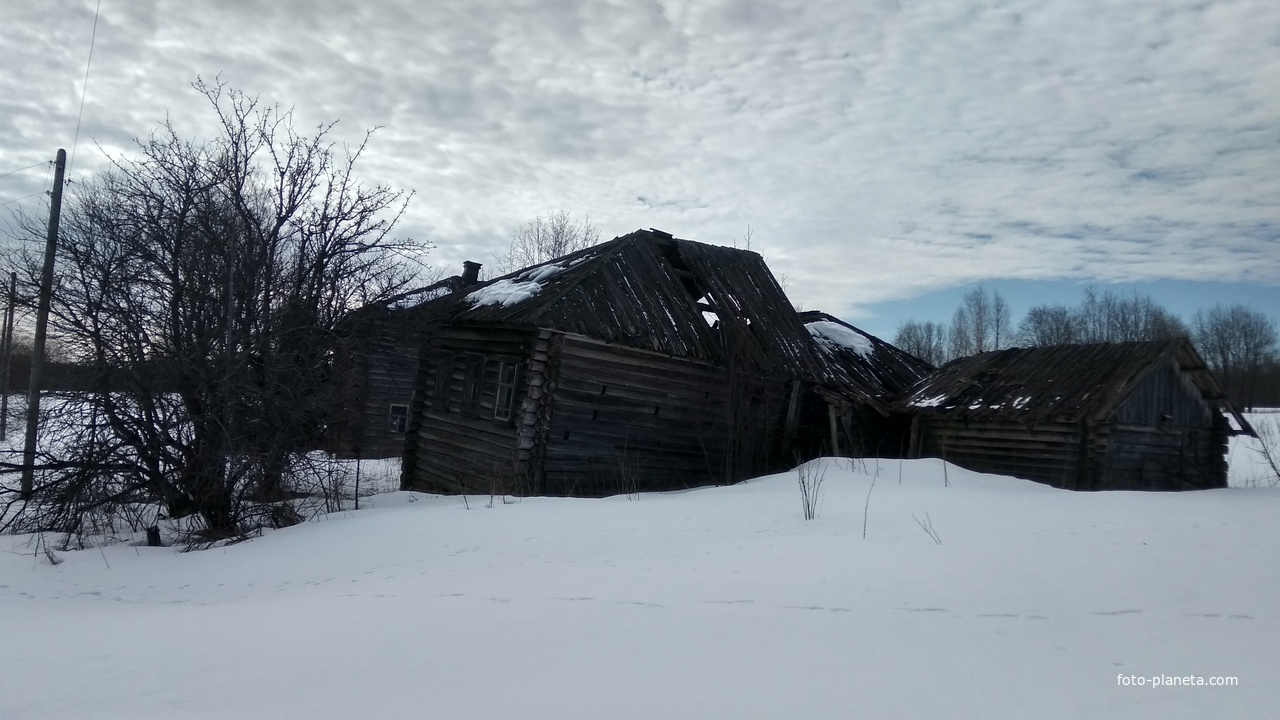 Разрушенный дом в д. Кузнечиха