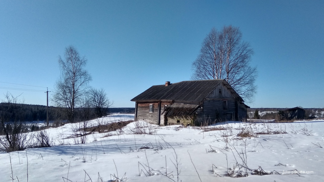Заброшенный дом в д. Починок