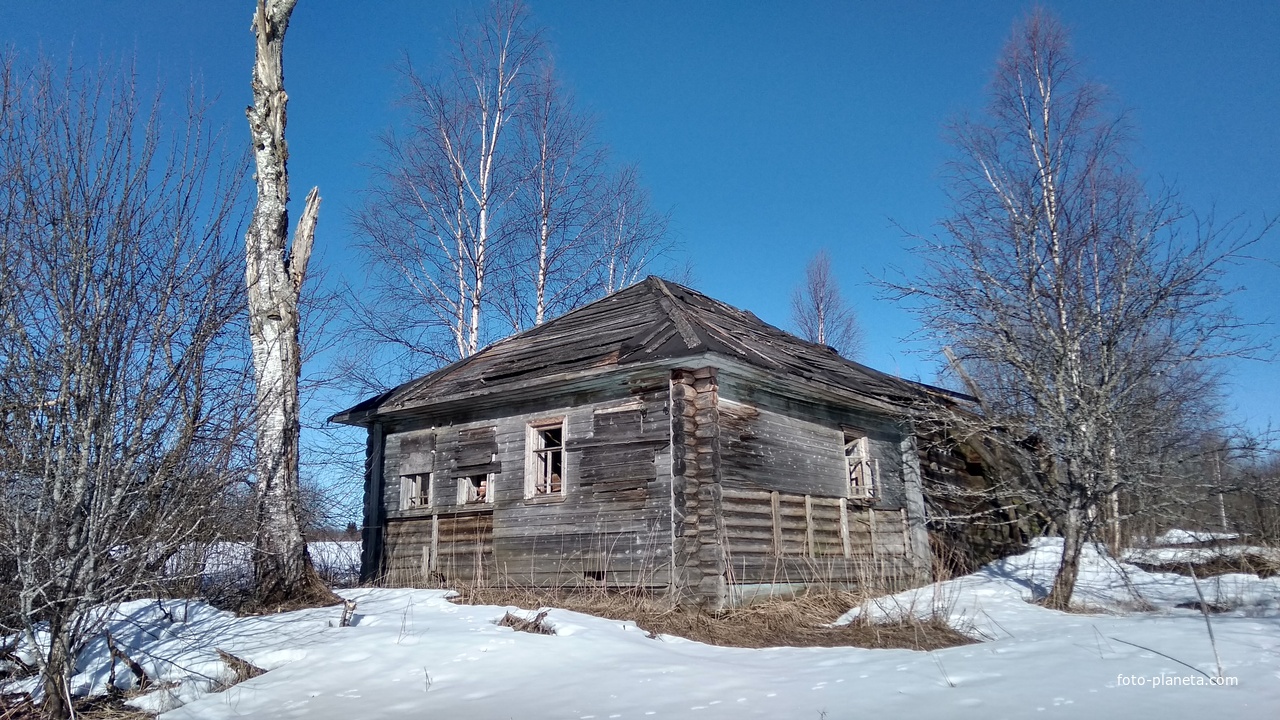 Заброшенный дом в д. Починок