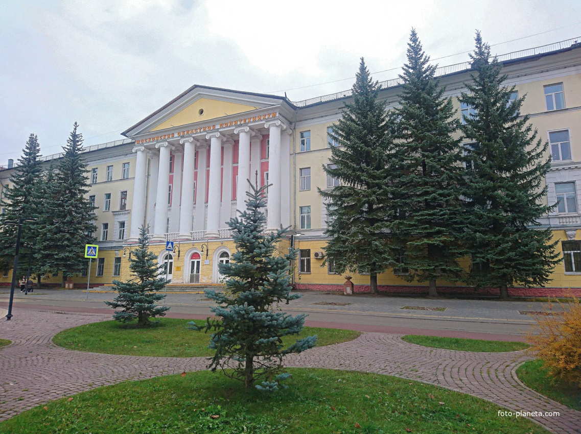 Политехнический колледж  на проспекте Ленина.