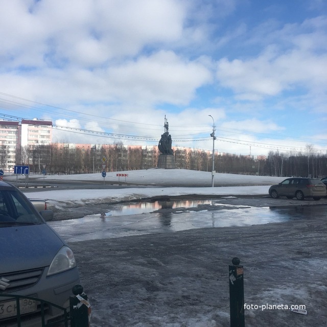 Памятник основателям Сургута