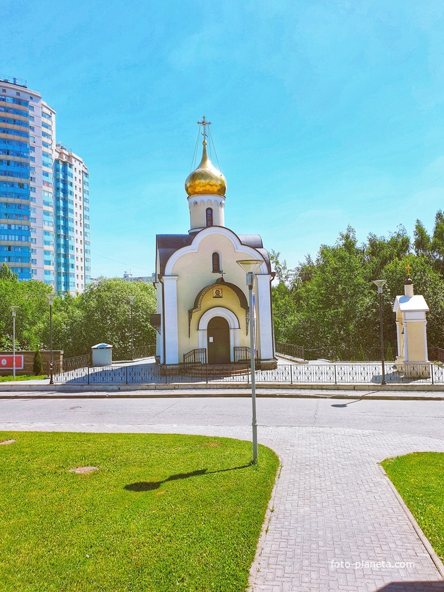 Церковь - часовня Всех святых возле Трансвааль парка.