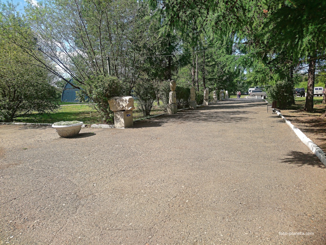 Фестиваль камнерезного искусства у гостиницы &quot;Сталагмит&quot; в деревне Филипповка.