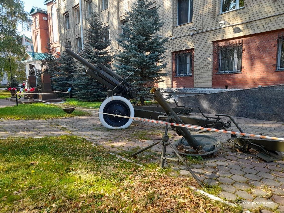 Пушка-гаубица и миномёт