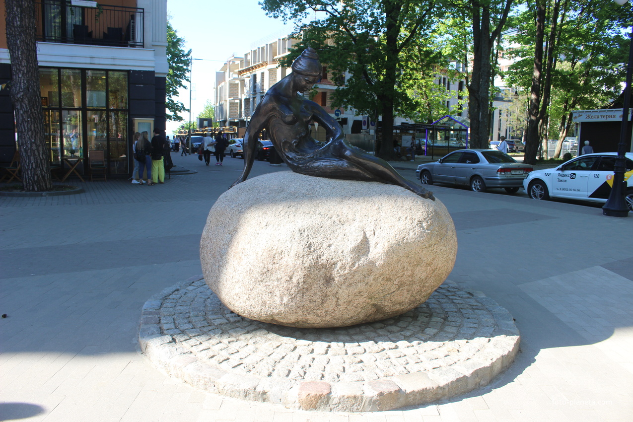 Скульптура &quot;Балтийская волна&quot;.