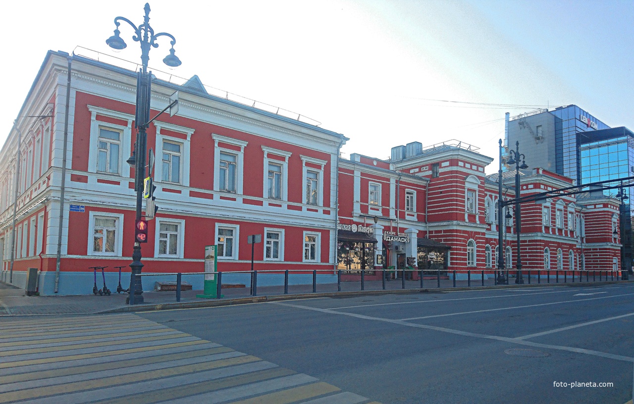 Российская академия живописи, ваяния и зодчества Ильи Глазунова (бывший губернский детский приют).