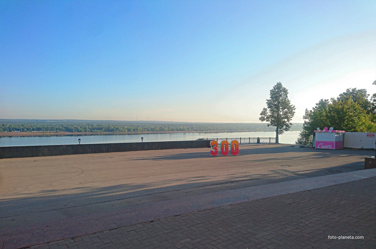Малые архитектурные формы к юбилею города на набережной Камы.