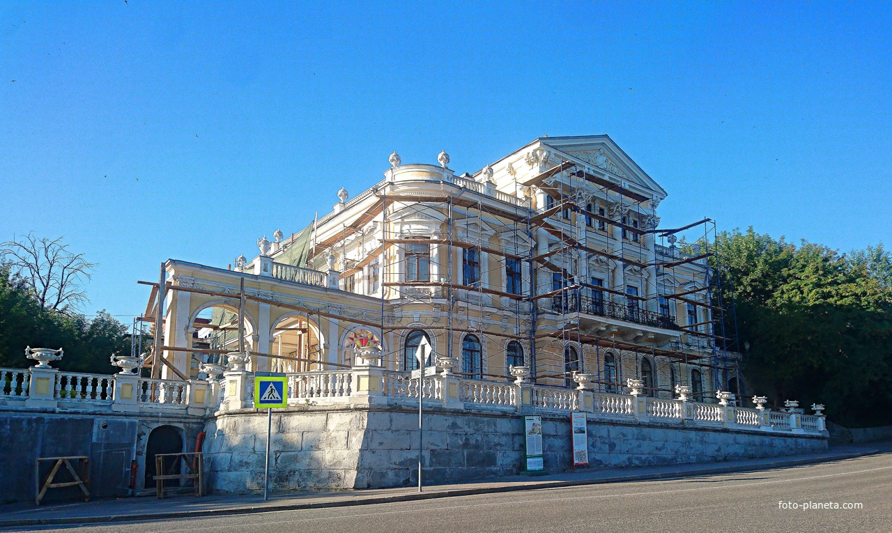 Краеведческий музей в Доме Мешкова.