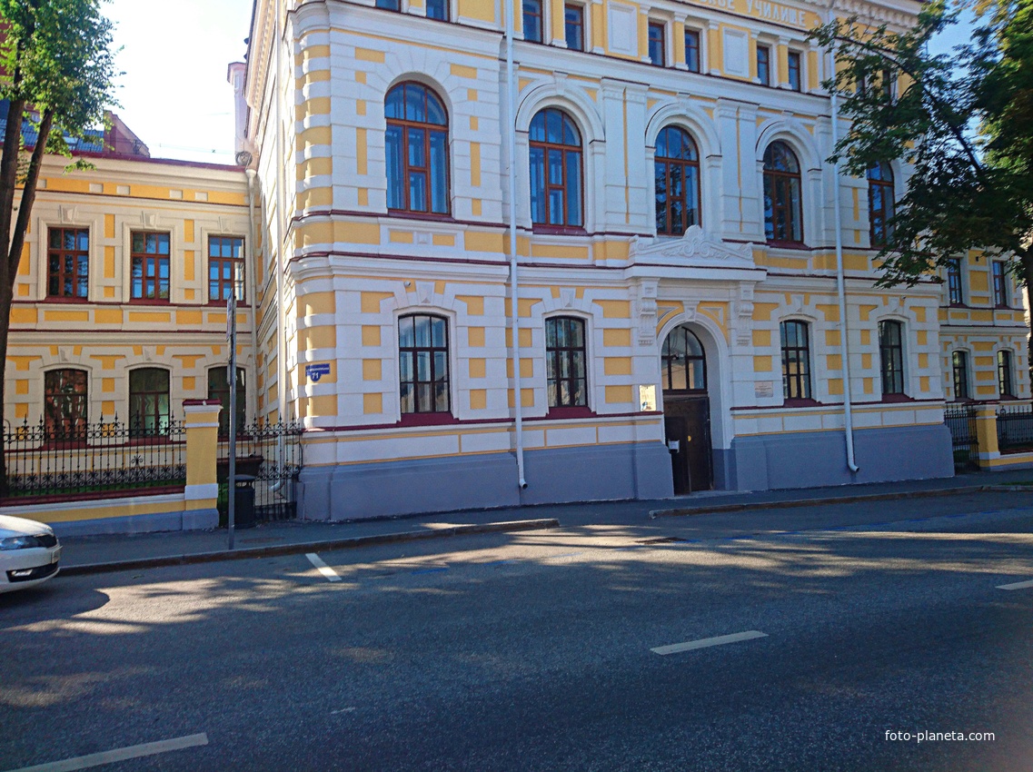 Пермский музыкальный колледж на ​Екатерининской ул., 71.