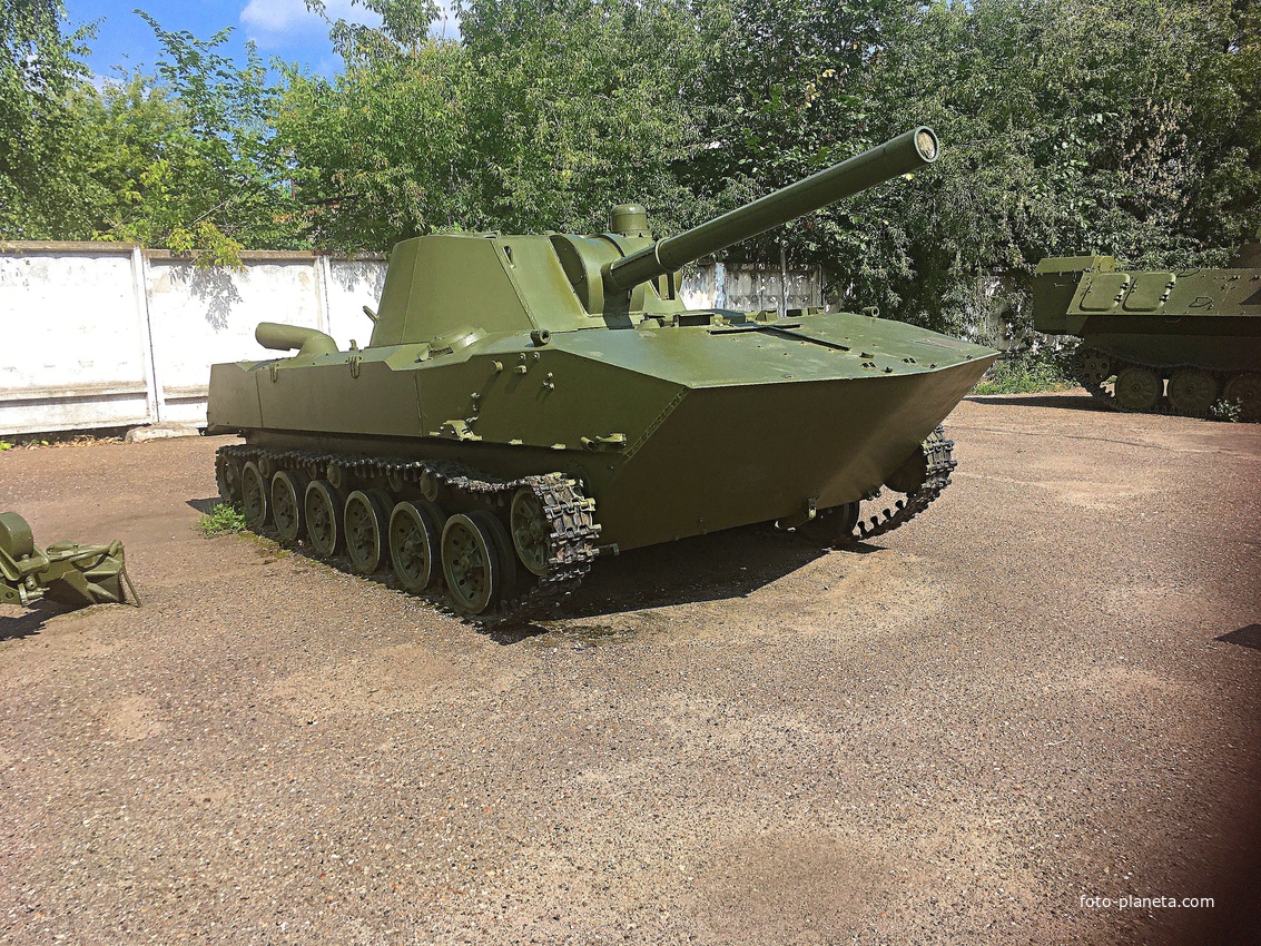 Музей пермской артиллерии. 120-мм дивизионно-полковая авиадесантная самоходная артиллерийско-миномётная установка 2С9 «Нона-С».