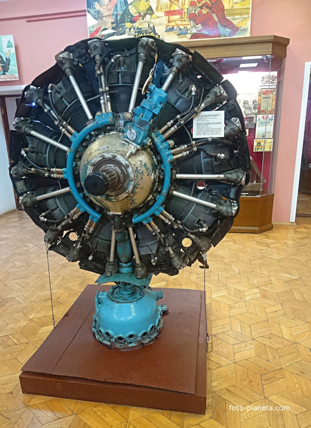 Экспозиции краеведческого музея. Авиадвигатель однорядная звезда конструкции А.Д. Швецова воздушного охлаждения АШ-62ИР, середины 20 века.
