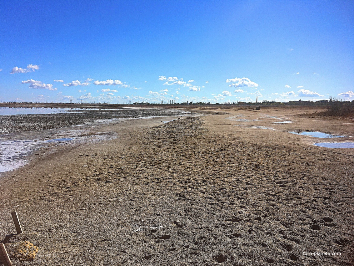 Южная часть акватории и прибрежной зоны озера Сасык-Сиваш.