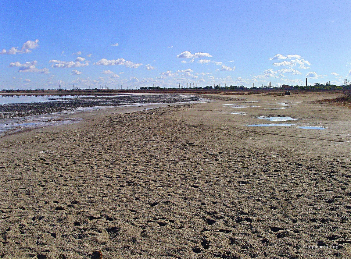 Южная часть акватории и прибрежной зоны озера Сасык-Сиваш.