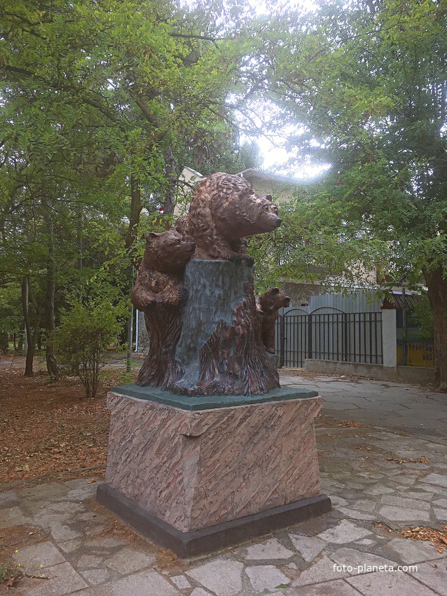 Декоративная композиция &quot;Медведи&quot; в парке Фрунзе.