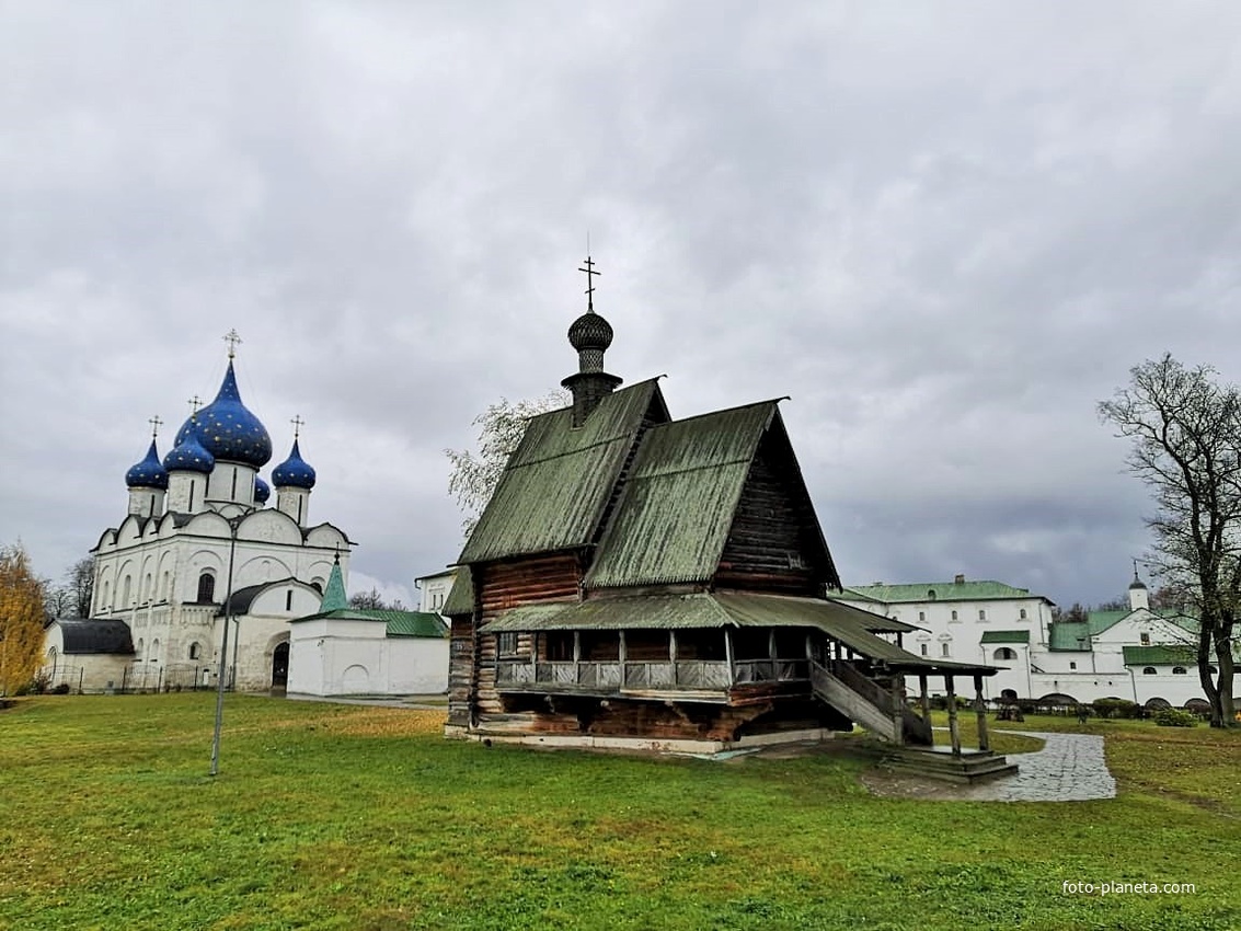 Вид на Собор Рождества Пресвятой Богородицы и церковь Николы из села Глотова