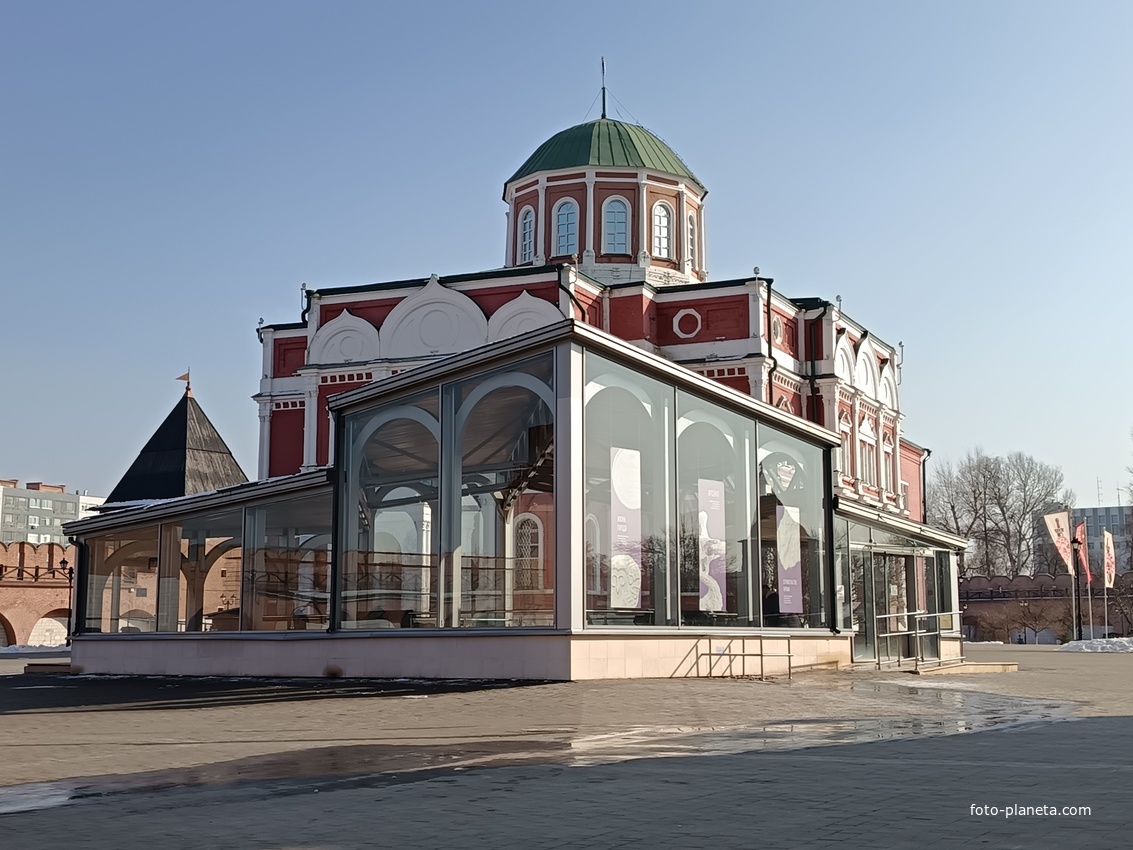 Археологическое окно и Богоявленский собор