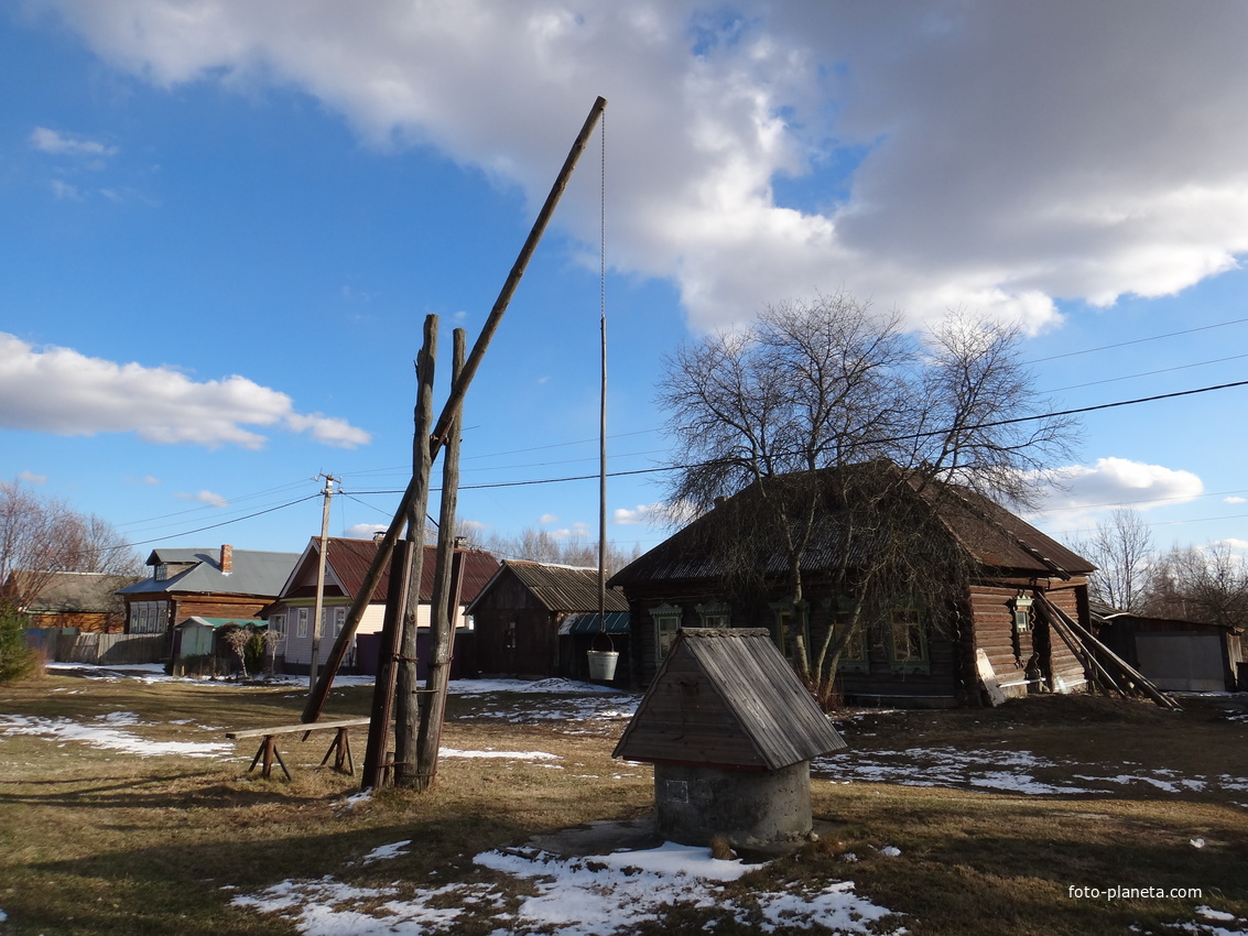 Дома 37, 39, 41 в деревне Поздняки.