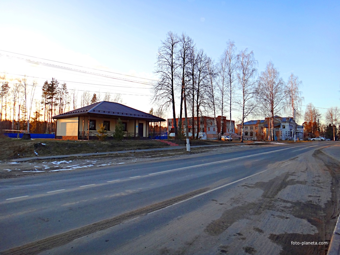 Улица Интернациональная, д.28 (магазин на горке), д.26 (почта), д.24 (ДК).