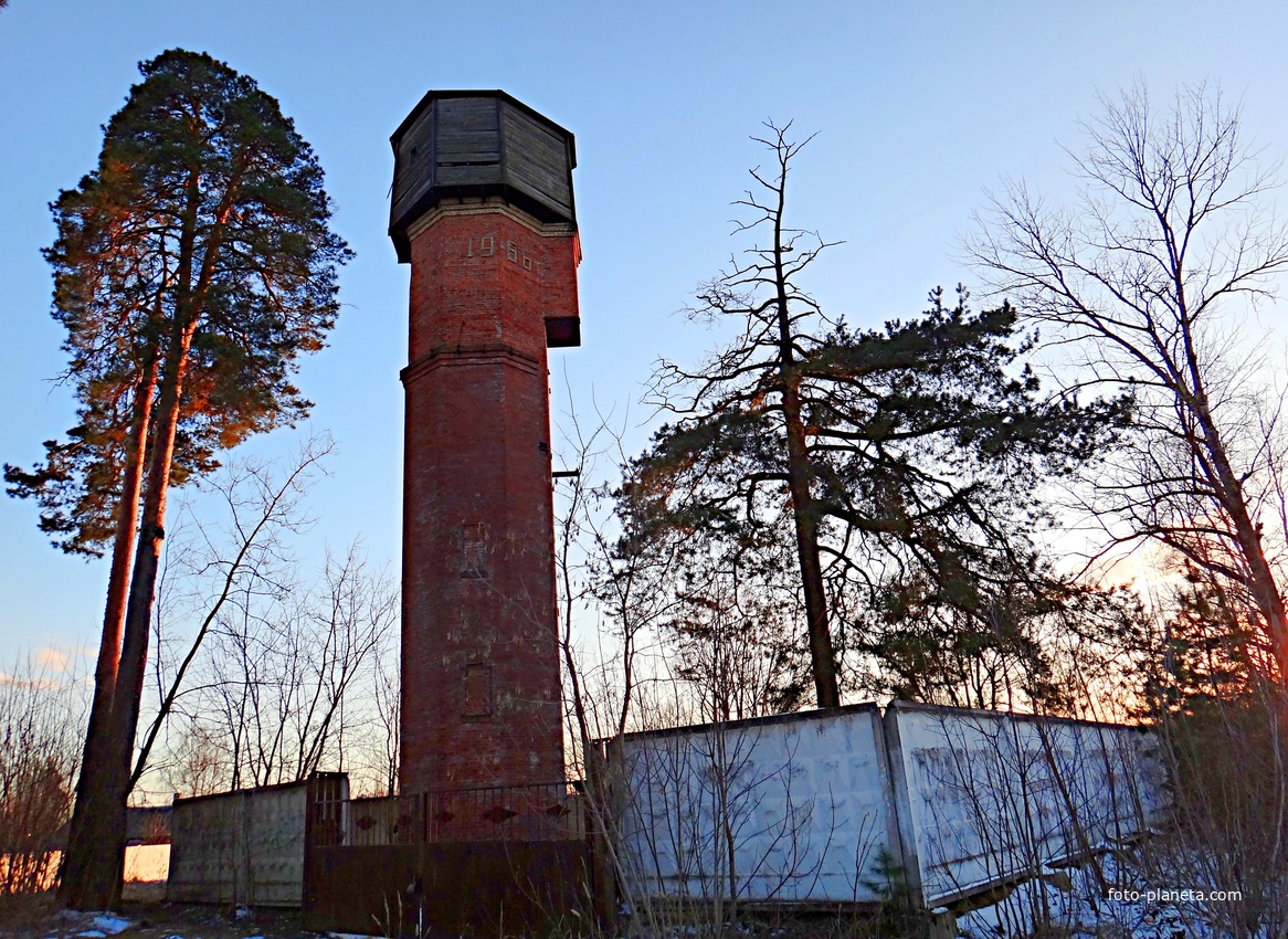 Водонапорная башня 1966г. между Западной и Октябрьской улицей.