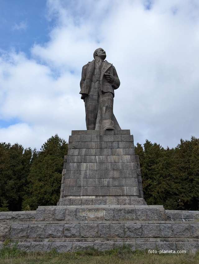 Памятник Ленину