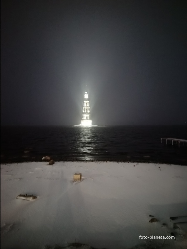 Вид на колокольню ночью