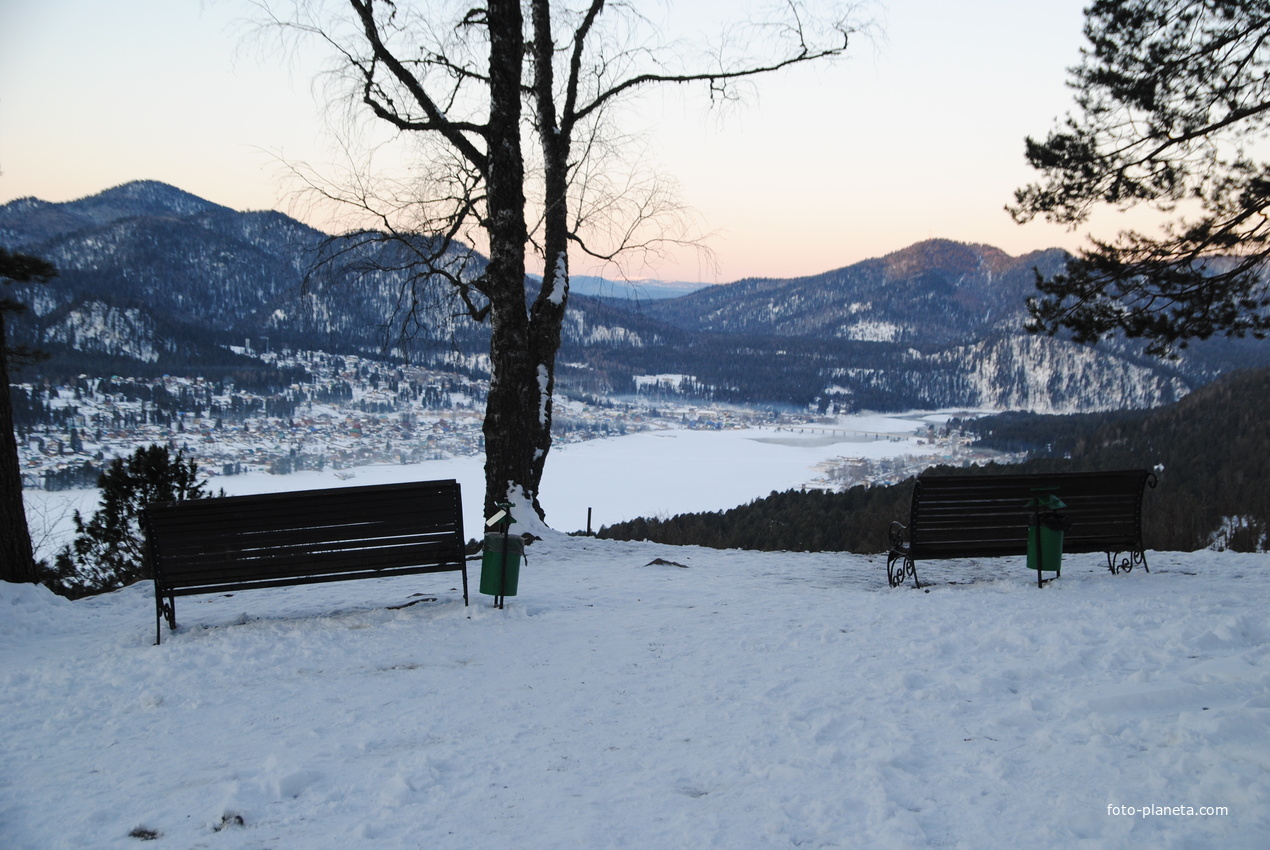 Озеро с обзорной площадки.