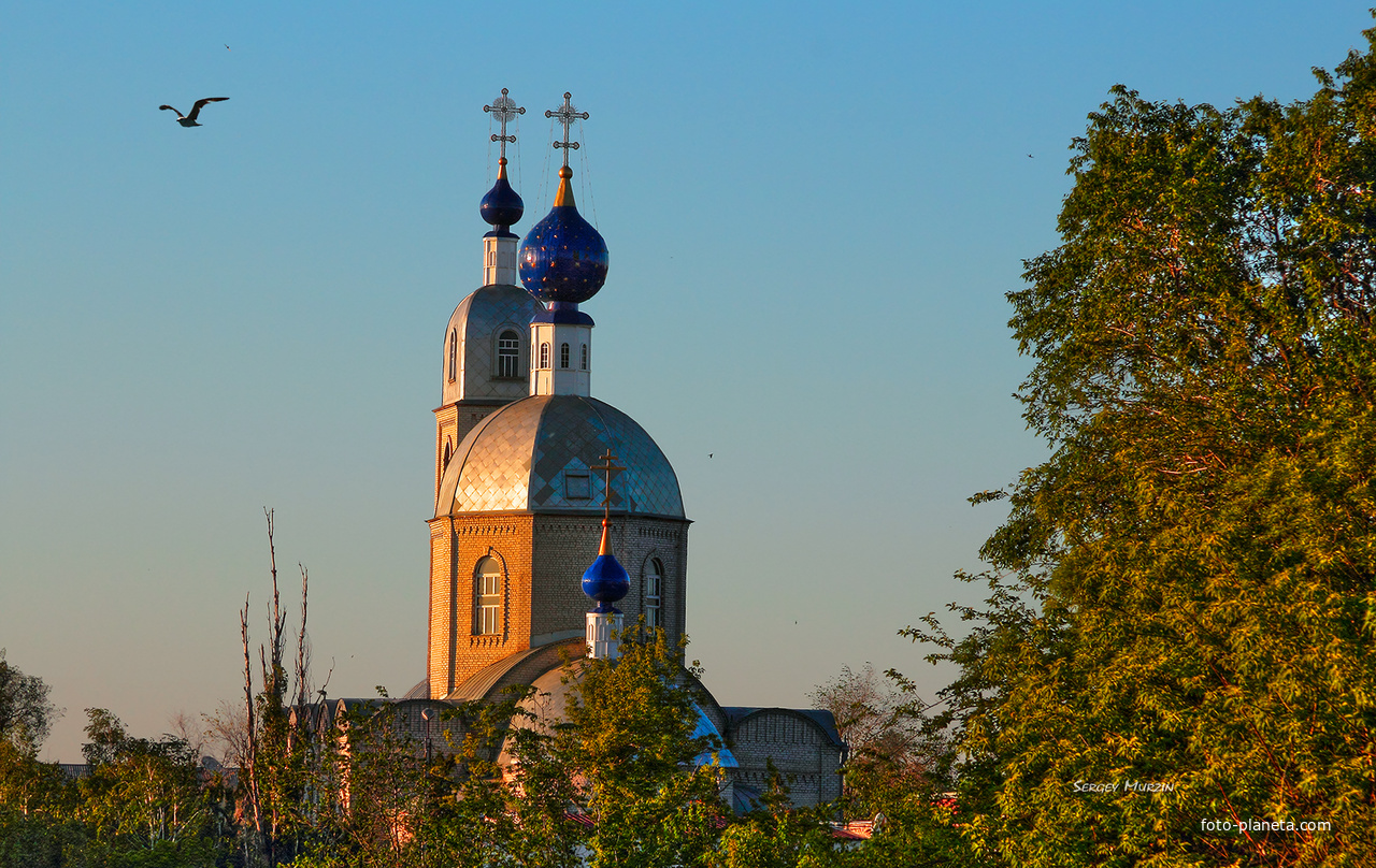 Тараз.  Купола центральной церкви  ( Собор Успения Пресвятой Богородицы )