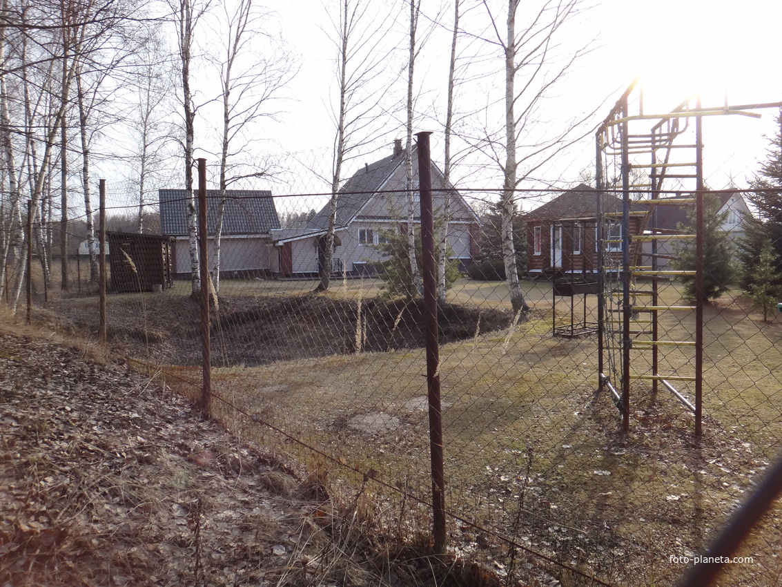 Дома в северо-западной части деревни.
