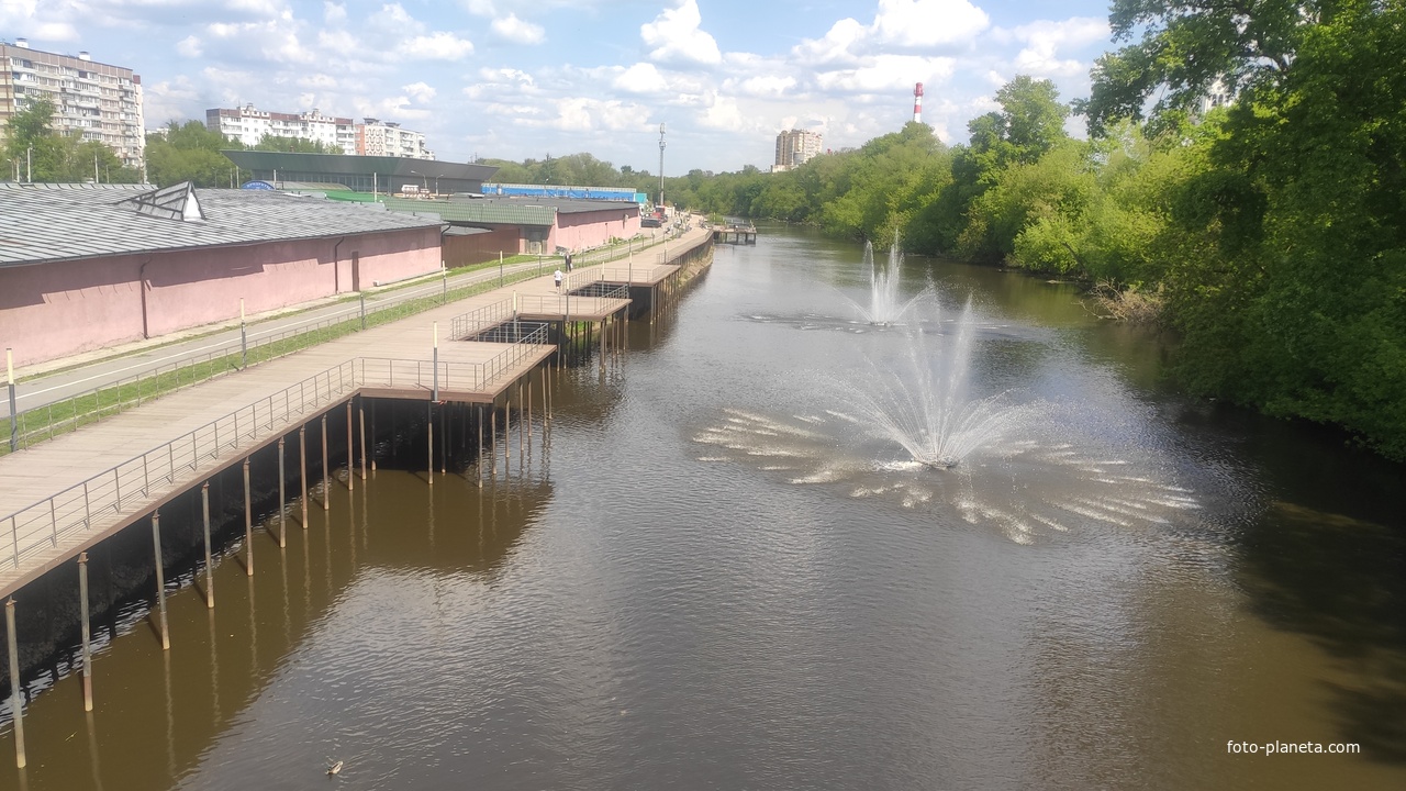Городская набережная на реке Клязьма.