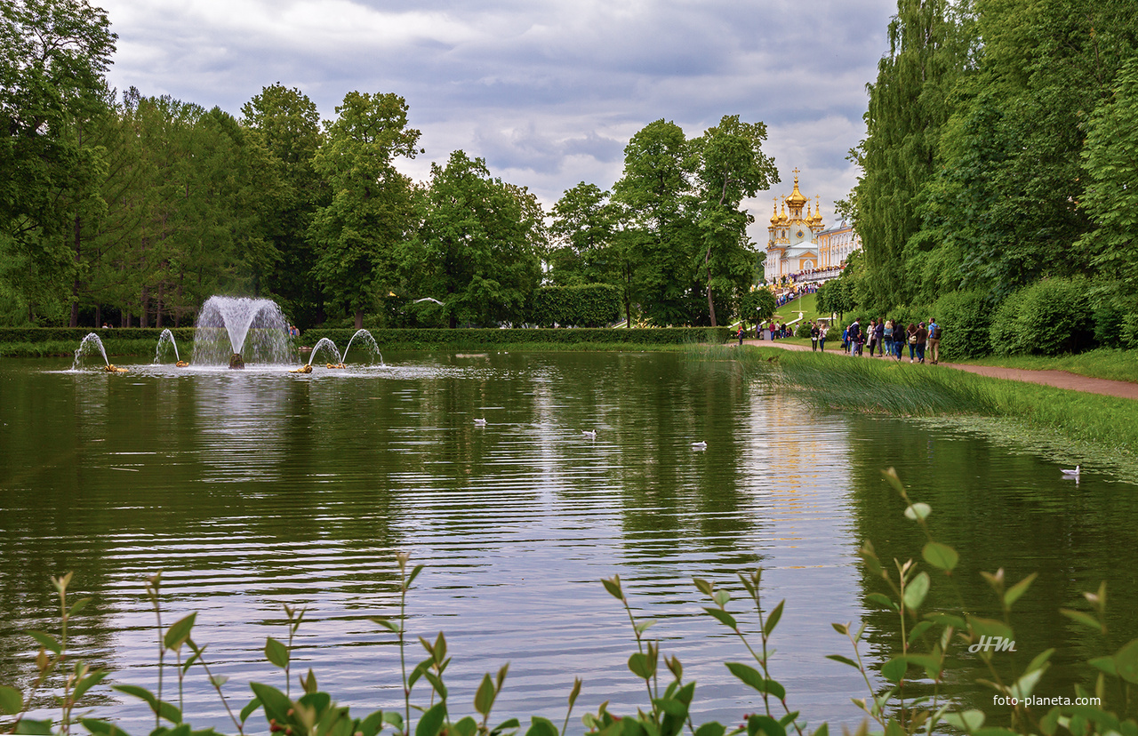 Петергоф.  Нижний парк. Песочный пруд. Китовый фонтан.