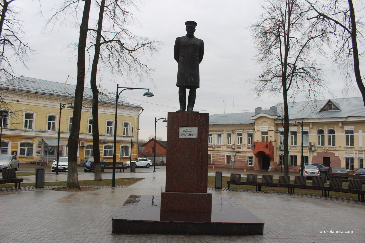 Памятник реформатору Петру Столыпину.