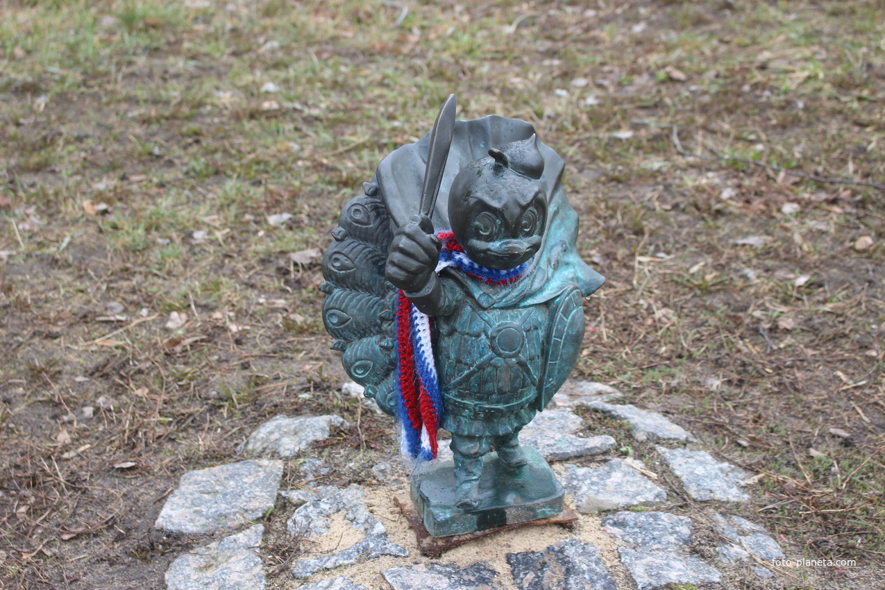 Талисман города павлинчик скульптора Ильи Дюкова.