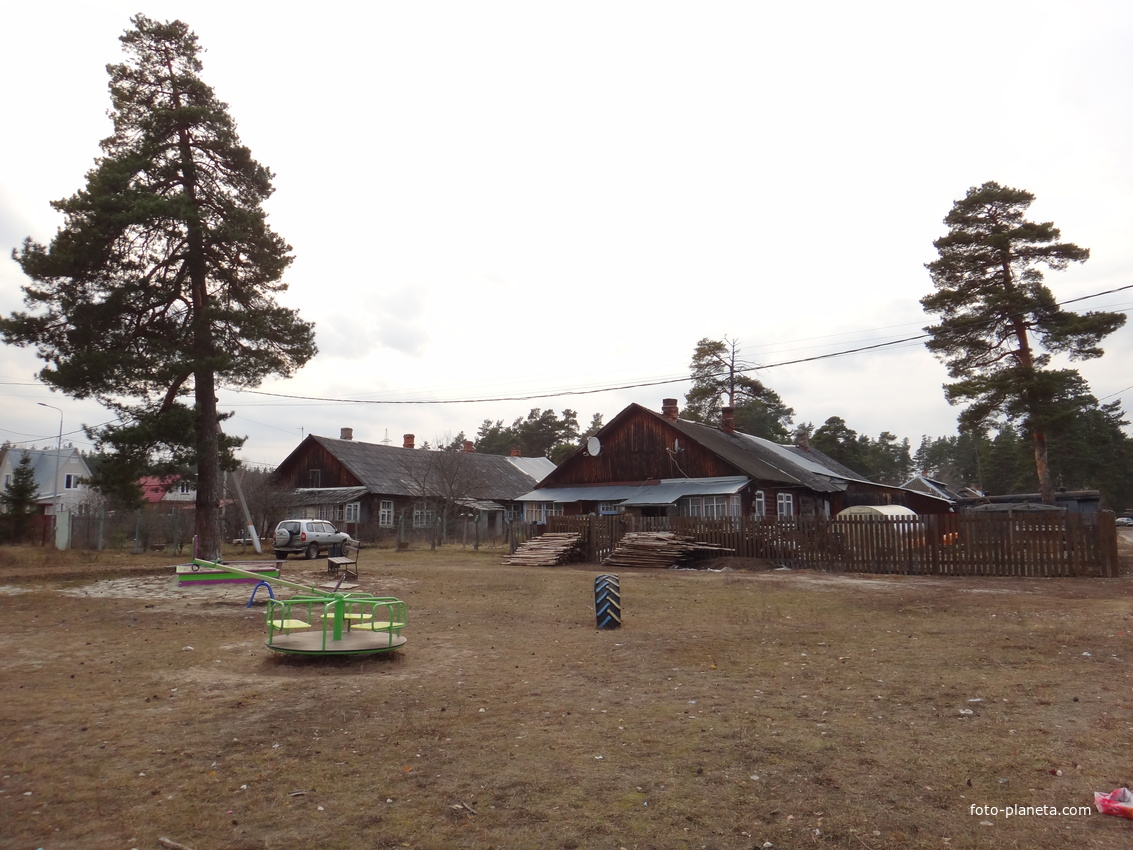 Дома в восточной стороне посёлка.