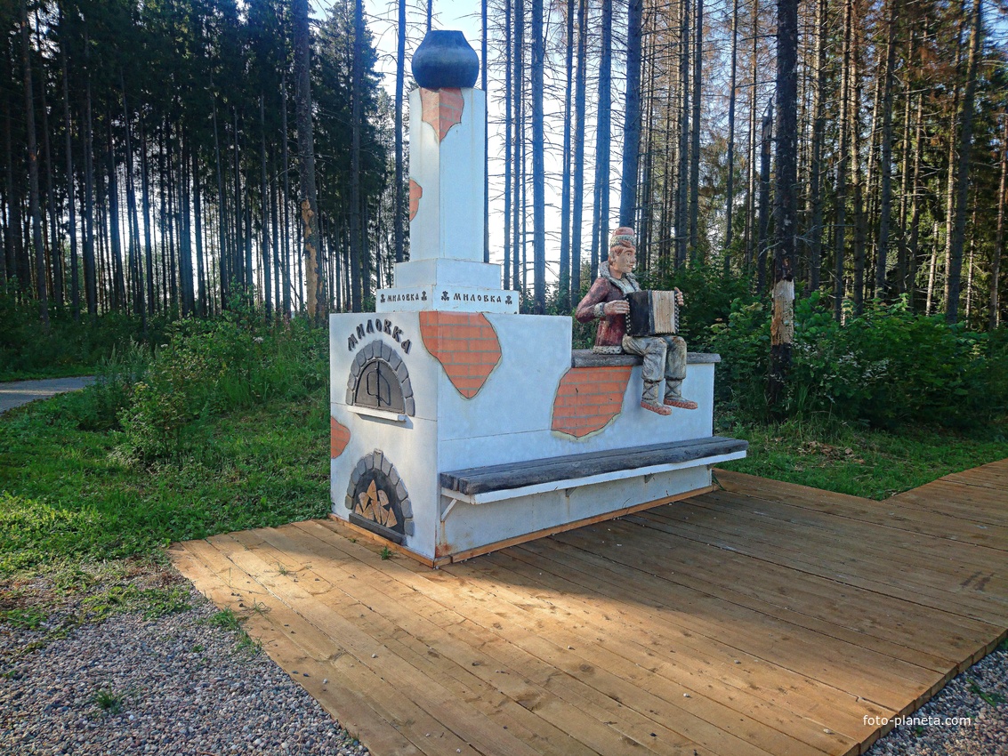 Емеля на печке на территории туристического комплекса &quot;Миловка&quot;.