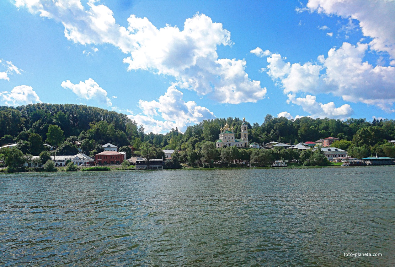 На волжских берегах. Храм Воскресения Христова.