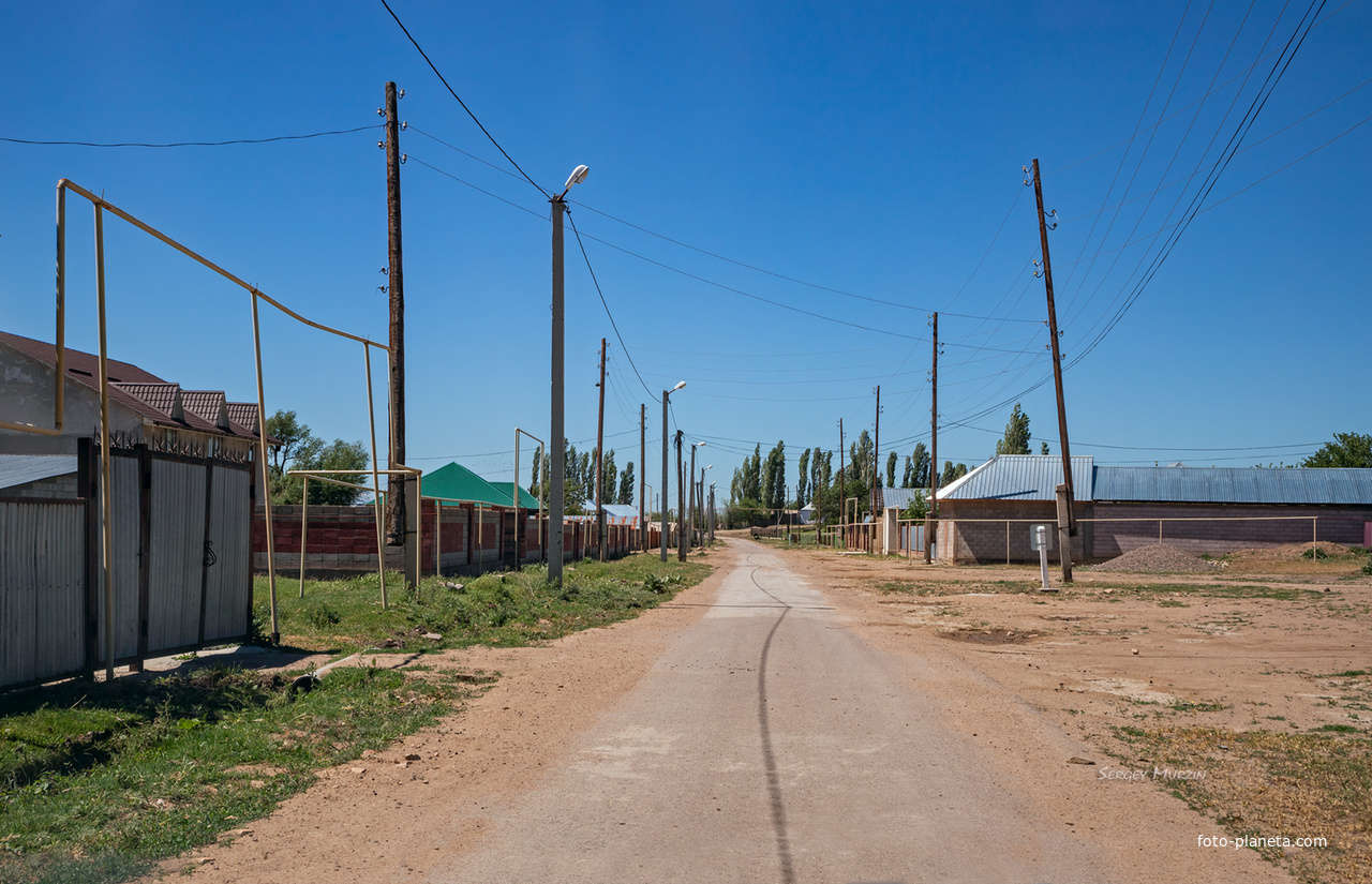 Жамбылская область, Кордайский район, село Соганды.  Главная дорога
