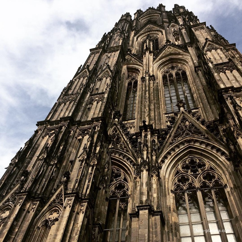 Кёльнский собор - Детальный вид верхнего яруса шпиля - образец стиля &lt;&lt;пламенеющая готика&gt;&gt;