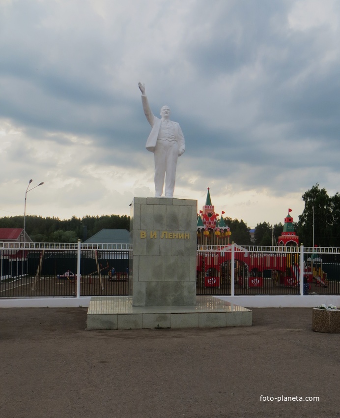 Памятник Ленину