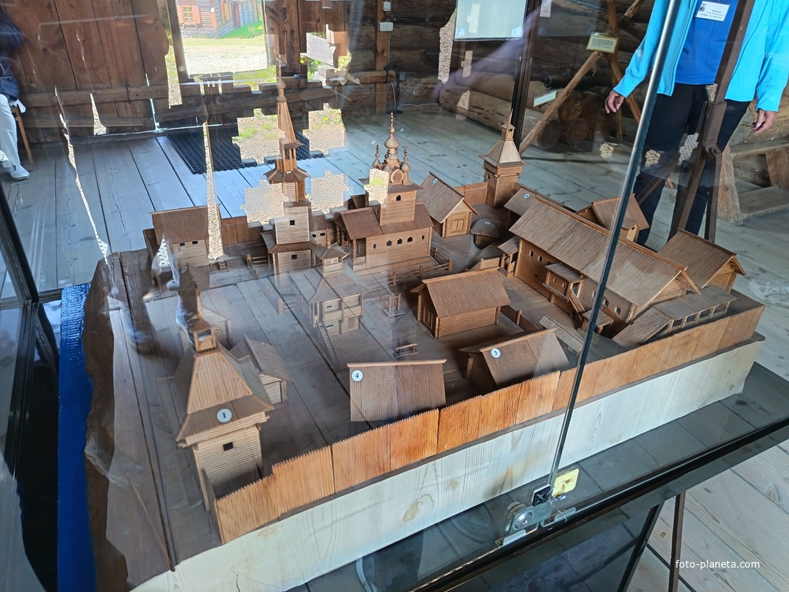 Макет реконструируемого поселения Тальцы после пожара 1660-х годов