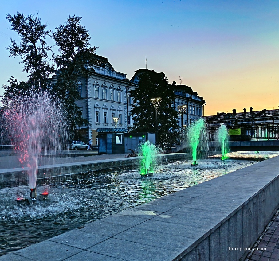 Фонтаны рядом с цирком
