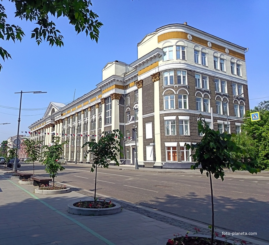 Государственное здание на улице Карла Маркса