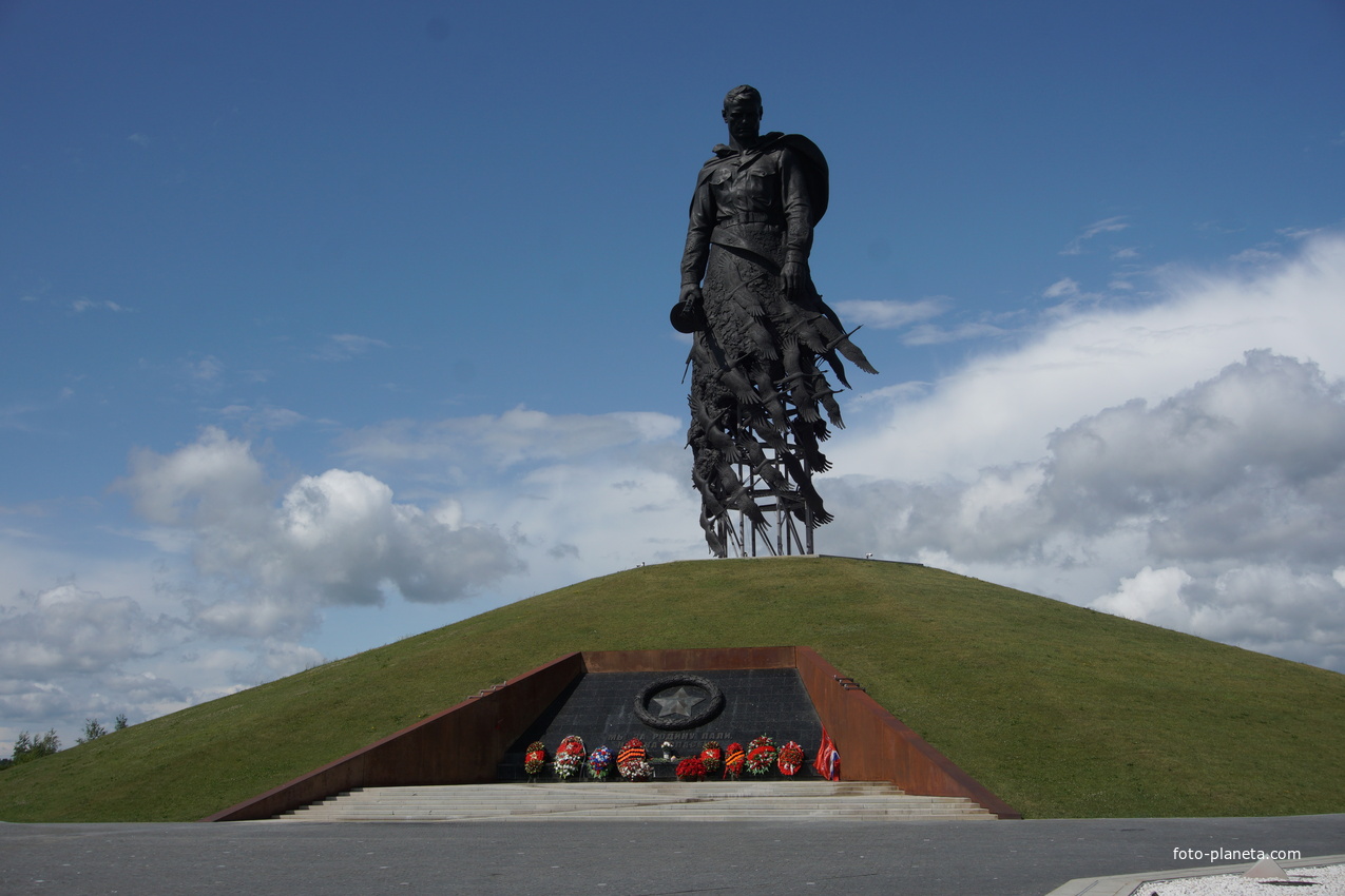 Мемориальный комплекс посвящён памяти советских солдат погибших в боях подо Ржевом в 1942—1943 годах