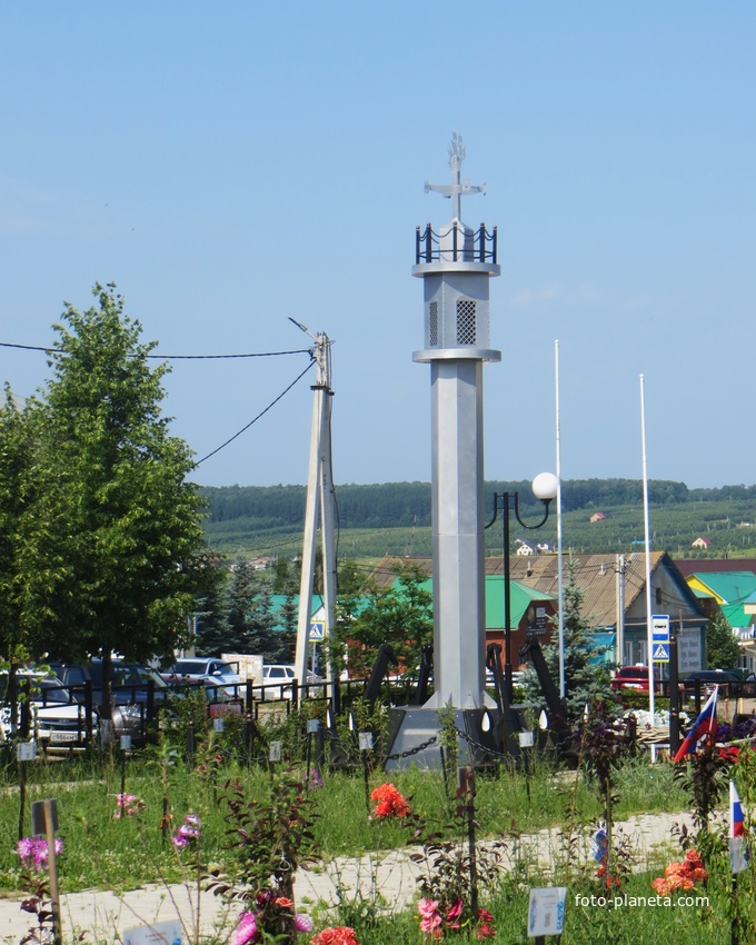 Памятный знак морякам