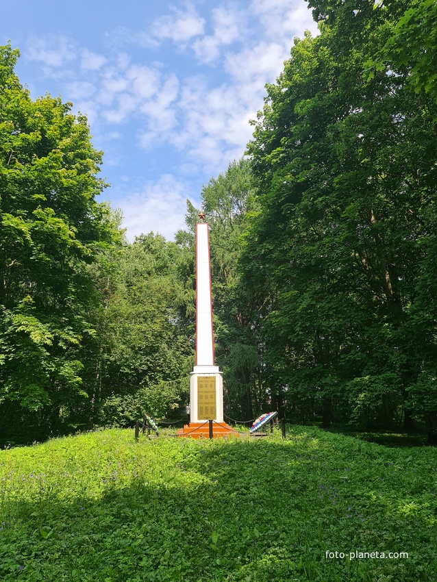 Мемориал ВОВ на территории парка усадьбы Голицыных