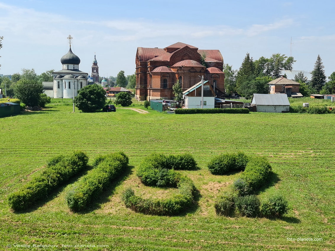 Вид на Георгиевский (слева) и Троицкий соборы